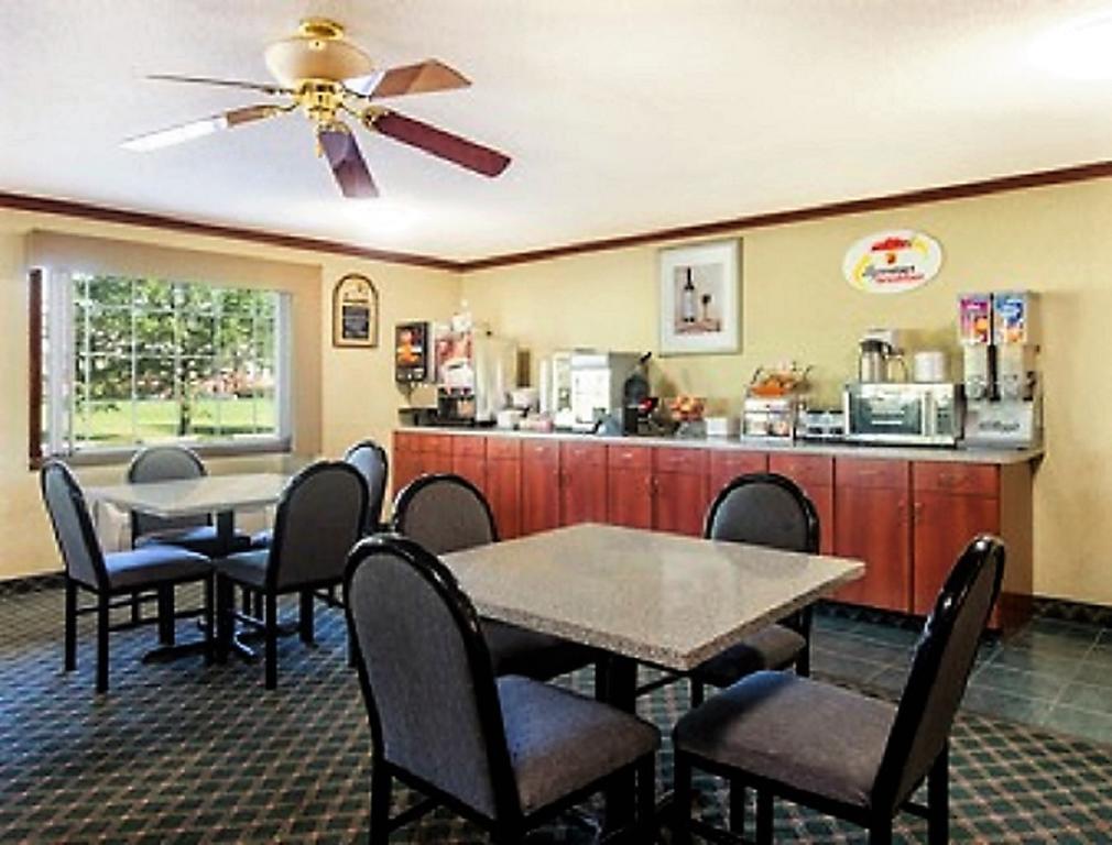 Super 8 By Wyndham Marysville Ngoại thất bức ảnh